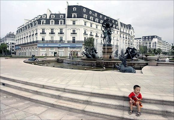 'China's Paris' turns into a ghost city