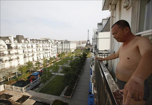 'China's Paris' turns into a ghost city