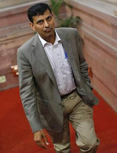  Raghuram Rajan walks inside the finance ministry in New Delhi August 6, 2013.