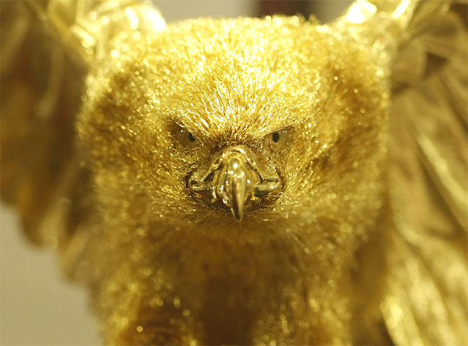 A gold statue of an eagle.