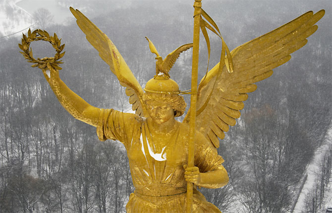 The Golden Victoria statue.