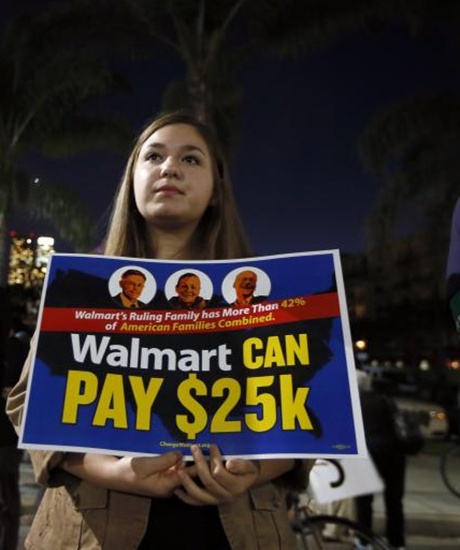 Wal-Mart pays lawyer fees for dozens of execs in bribery probe