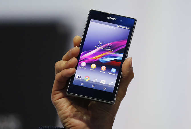 ony's President and CEO Kazuo Hirai presents Sony Xperia Z1 smartphone in Berlin, Germany.
