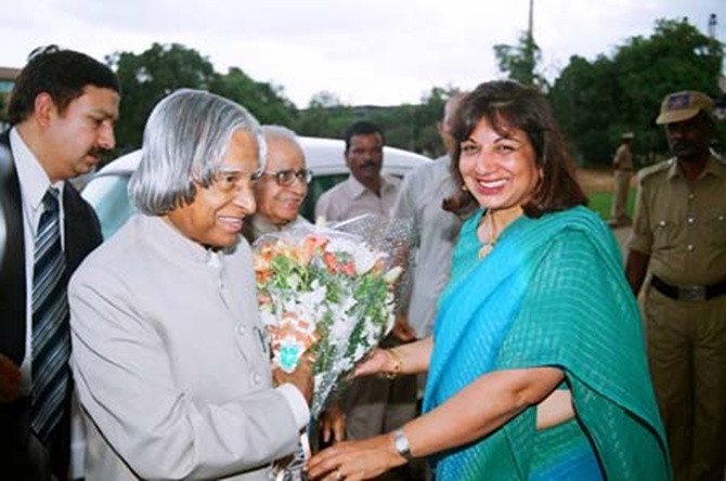Kiran Mazumdar-Shaw receives former President APJ Abdul Kalam at Biocon Park.