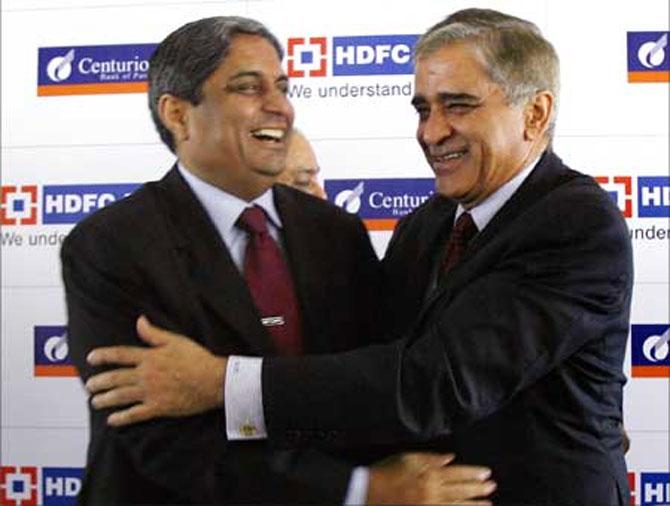 Aditya Puri (L) embraces Rana Talwar.