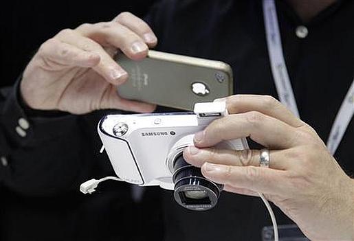 Are smartphones making compact cameras redundant?