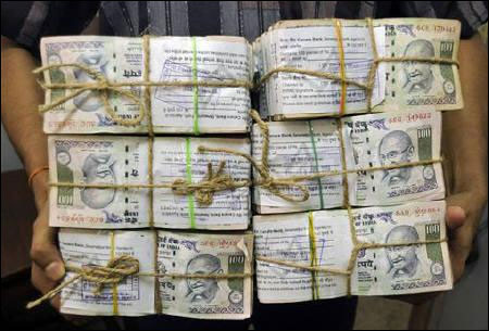 హైదరాఅద్‌లో ₹400కోట్ల నల్లధనం స్వాధీనం-నేరవార్తలు