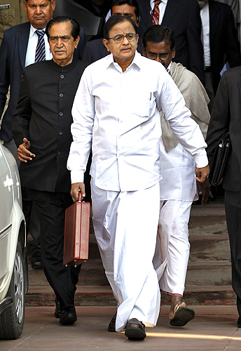 Finance Minister Palaniappan Chidambaram (C) arrives at the parliament to present the 2013/14 federal budget in New Delhi.