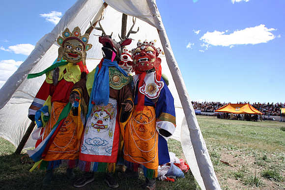Mongolians perform a traditional ritual in Arvaikheer, 400km west of Ulan Bator.
