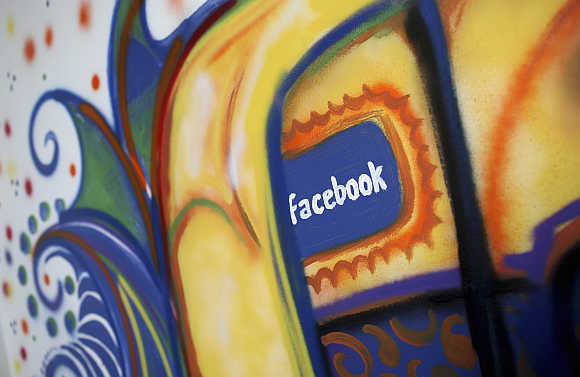 Facebook cautions investors of flat growth this year
