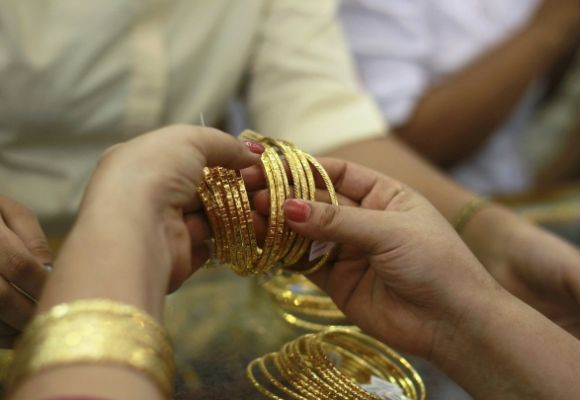 Booming business: How gold is smuggled into India