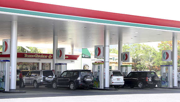 Cars queue for petrol in Dubai, United Arab Emirates.