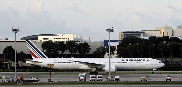 An Air France plane taxis on the runway of Singapore Changi Airport. Air France is one of Havas's clients.