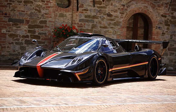 Pagani reveals a supercar with 800 horsepower