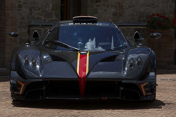 Pagani reveals a supercar with 800 horsepower