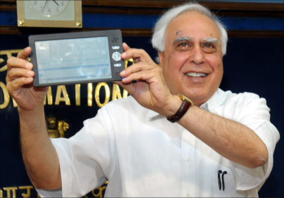 Union Minister of Communications & IT, Kapil Sibal with Aakash tablet.