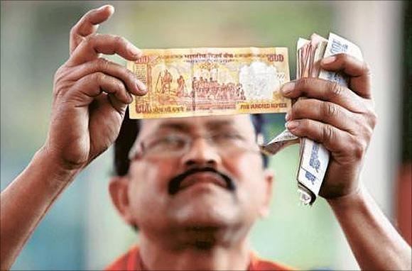 Rupee seen weakening as RBI continues to intervene