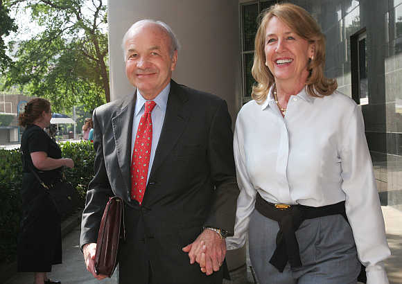Former Enron Chairman and CEO Kenneth Lay and wife Linda smile as they leave Federal court in Houston on April 19, 2006.