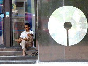 SBI to turn aggressive against defaulting firms. Photograph: Reuters