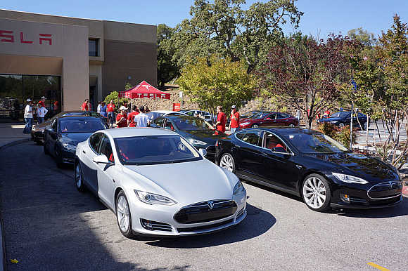 Tesla's unique and ambitious plan to sell cars