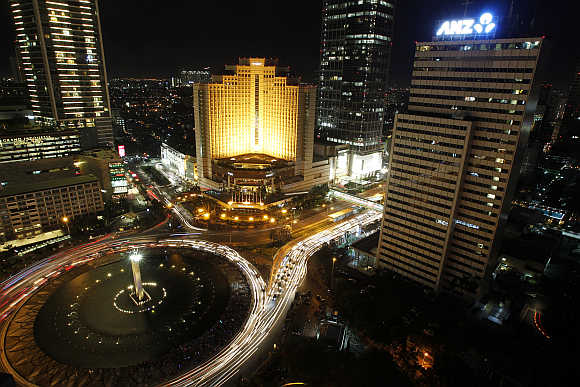 A view of the Welcome Statue fountain in Jakarta.