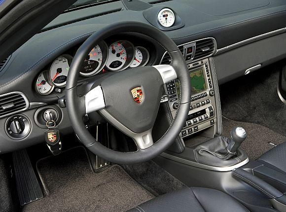 Interior of 911 Carrera 4.