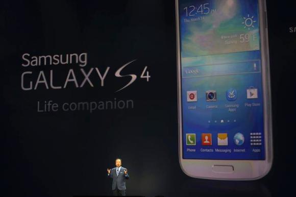 JK Shin, President and head of IT and Mobile Communication Division, introduces Galaxy S4 phone.