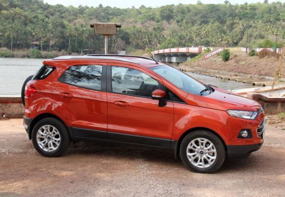 Ford EcoSport: Offers a good balance of power and mileage