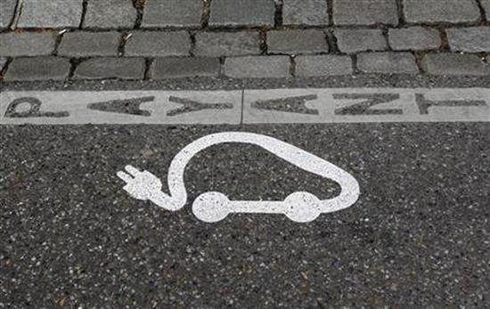 The pictogram of an electric car is painted on a parking space.
