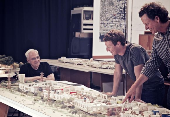 Frank Gehry (l) and Mark Mark Zuckerberg (c).