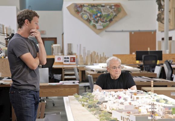 Mark Zuckerberg (L) and Frank Gehry.