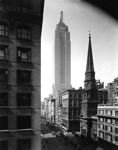 View of the Empire State Building seen from Fifth Avenue and 39th Street, Manhattan, New York City.