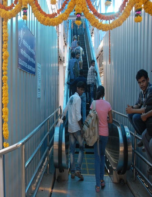 Escalator at Dadar station .