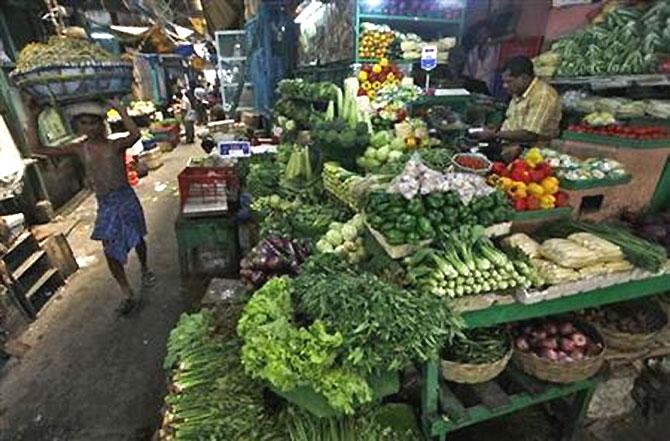 Costlier vegetables push retail inflation to 10.09% 