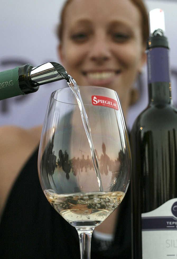 White wine is poured into a glass at the Israeli wine-tasting festival in Jerusalem.