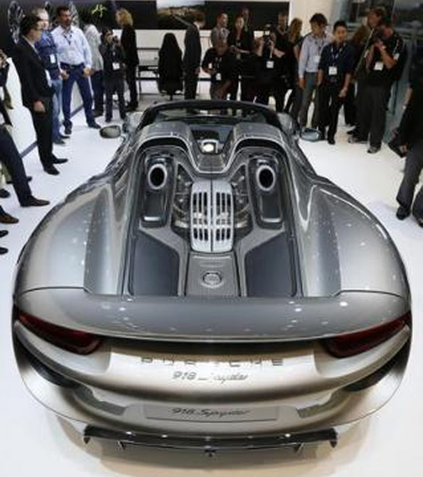 A Porsche 918 Spider is presented during the 2013 Los Angeles Auto Show in Los Angeles, California.