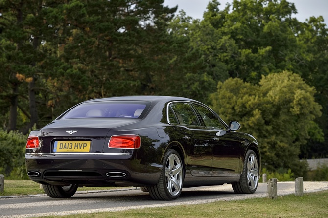 Bentley drives in new Flying Spur at Rs 3.1 crore