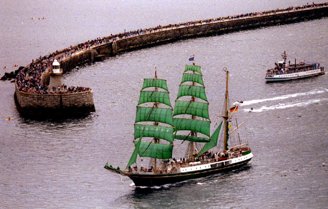 The German sailing ship Alexander von Humboldt leaves the mouth of the River Tyne.