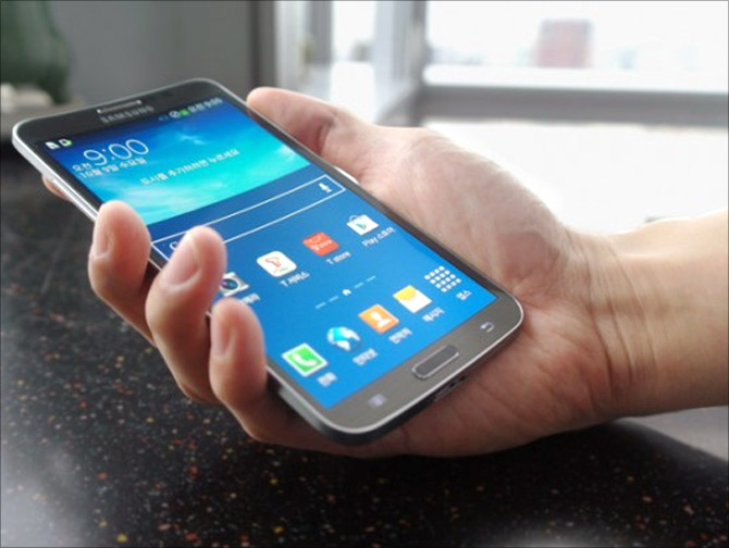Samsung launches world's first smartphone with curved screen