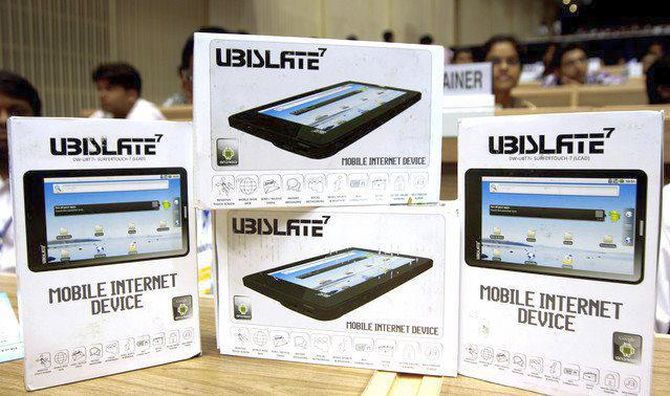 After Aakash, DataWind launches low cost phablets at Rs 3,999