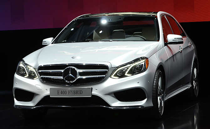2014 Mercedes Benz E Class 400 hybrid on display in Detroit.