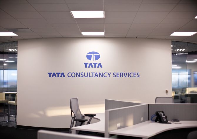TCS Q2 net zooms to Rs 4,702 crore