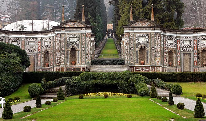 A view shows Villa d'Este on Lake Como in northern Italy March 16, 2006. Lake Como is abuzz with rumours that Hollywood sweethearts Angelina Jolie and Brad Pitt could marry on the shores of the lake.