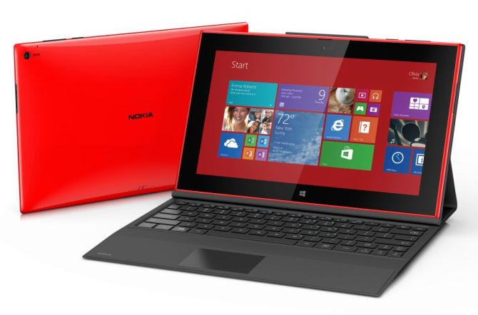 Nokia launches Lumia tablet, joins large-screen smartphone race