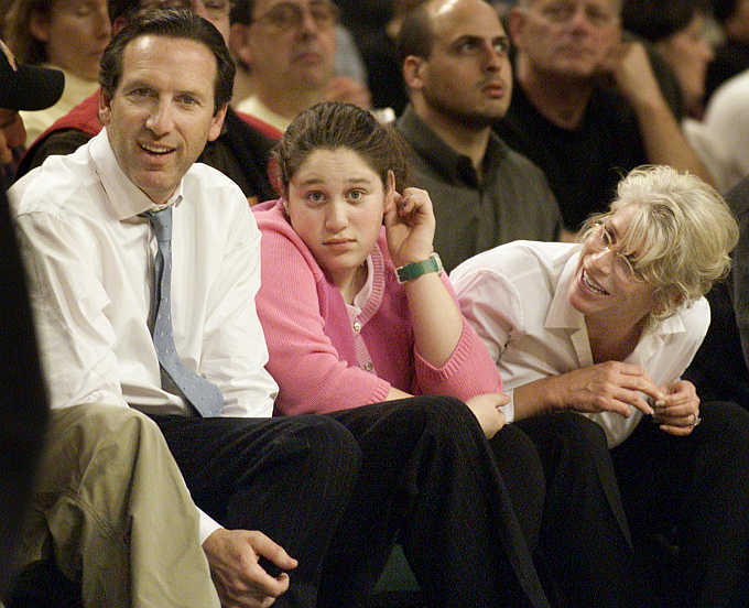 Howard Schultz with his daughter Addison and wife Sheri at Key Arena in Seattle.