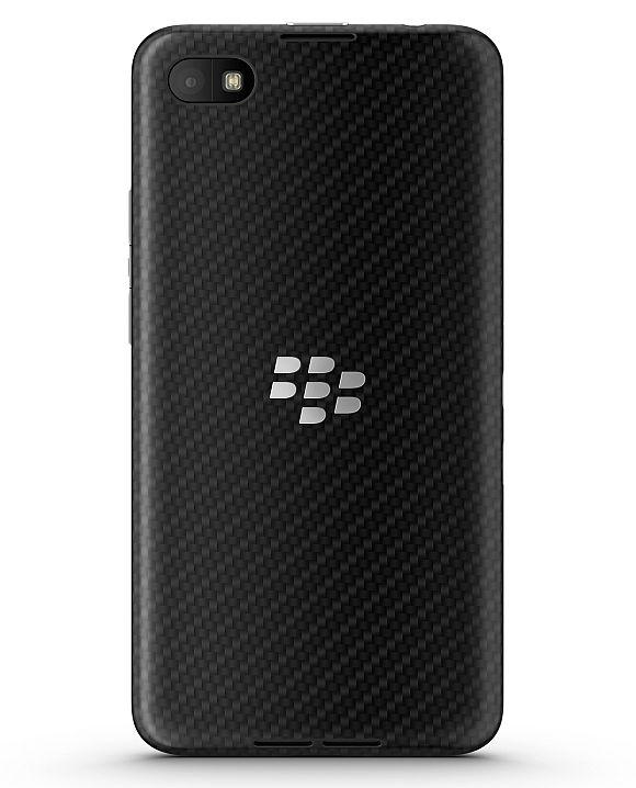 BlackBerry unveils the Z30 with 5-in display, updated OS