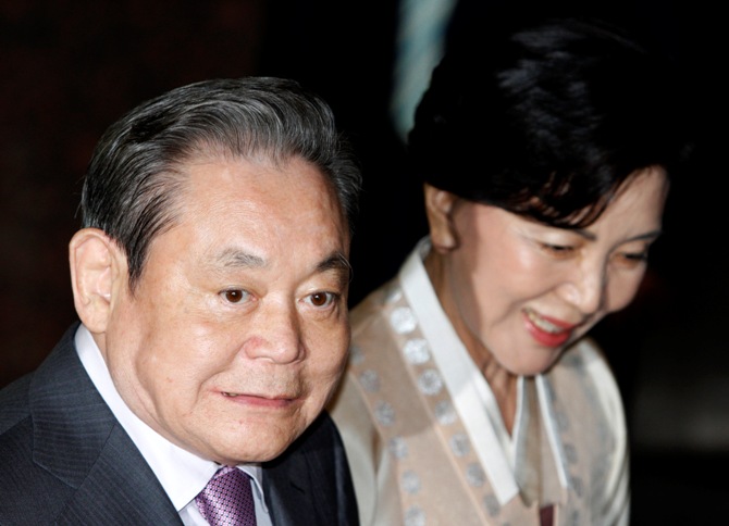 Samsung Electronics Chairman Lee Kun-Hee (L) and his wife Hong Ra-Hee.