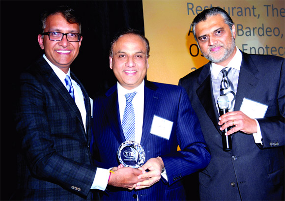 Ashok Bajaj receives the award.