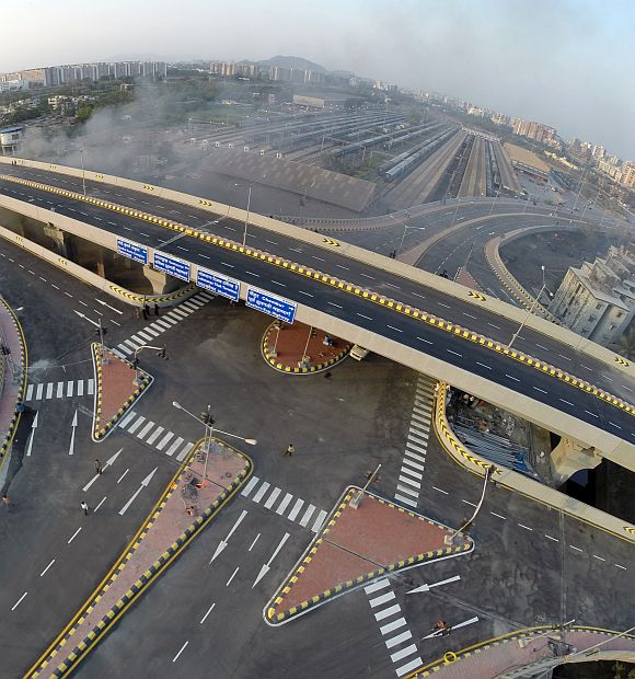 Mumbai gets India's first double decker flyover