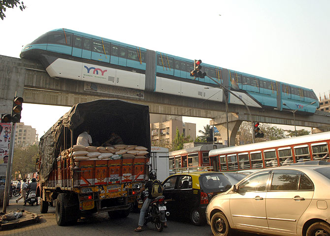 Mumbai monorail turns out to be a big hit